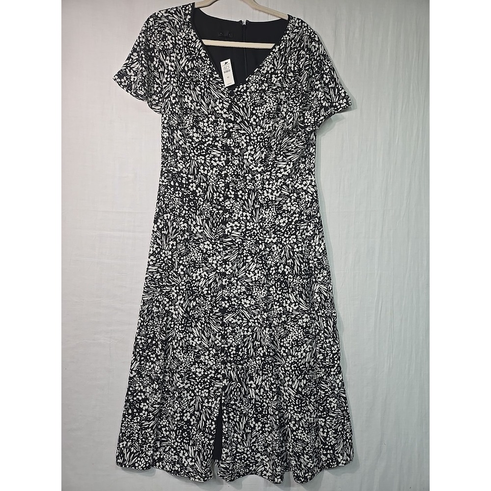 NWT Talbots Floral Button Detail Fit + Flare Dress Women's 10 Black White Flutte